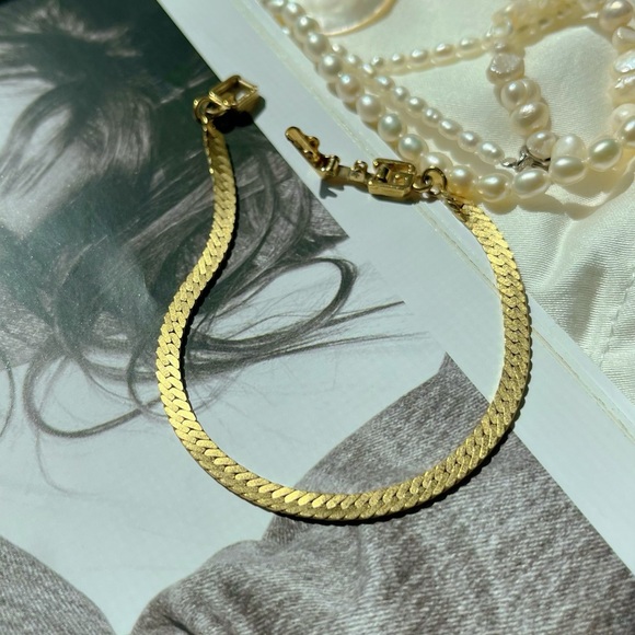 Vintage Givenchy chain bracelet in gold tone. - Picture 6 of 14